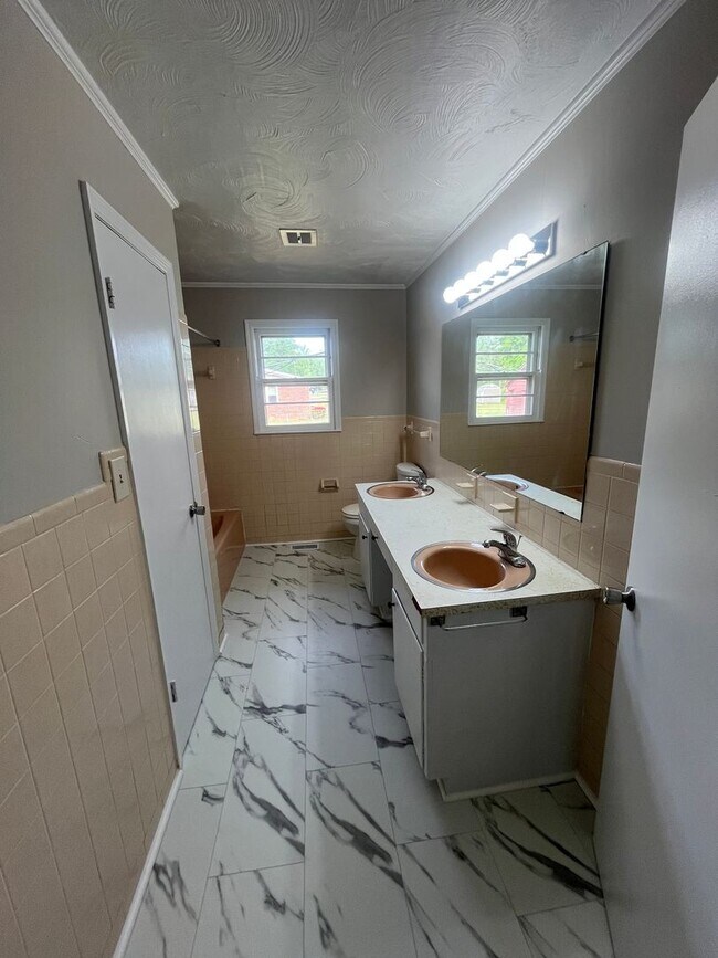 Building Photo - 113 Cavins Rd