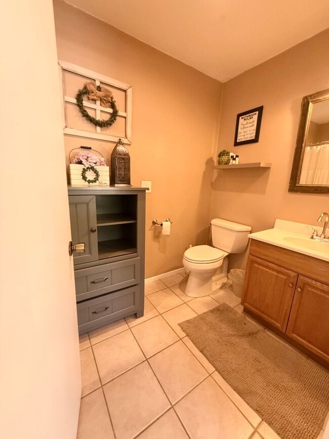 Building Photo - Charming 1 Bed 1 Bath Studio Available 6/1/26!!
