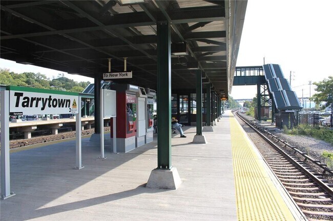 Building Photo - 5 N Washington St