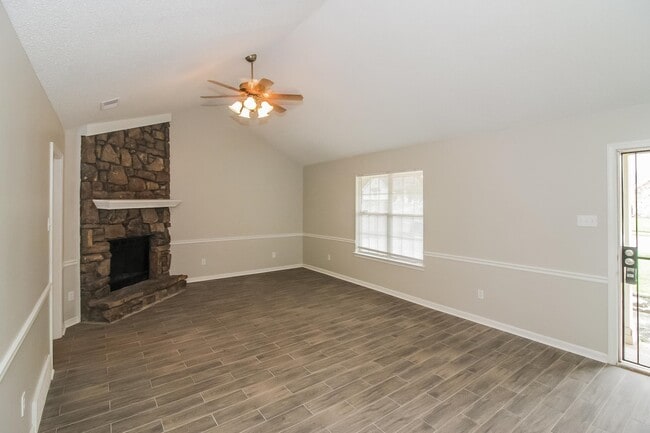 Building Photo - 6047 Cottage Hill Dr