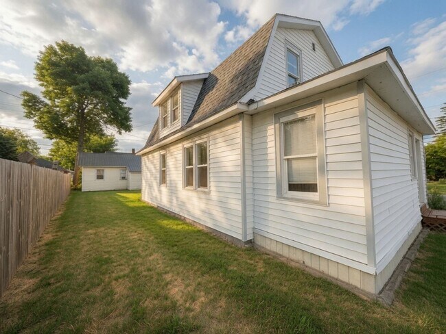 Building Photo - 340 6th St