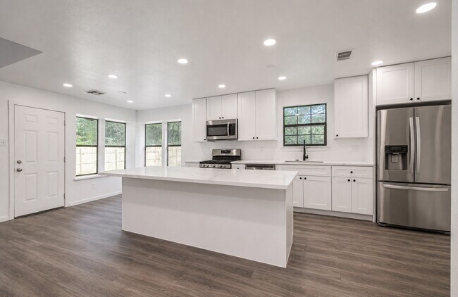 Building Photo - 816 Glen Hollow Dr
