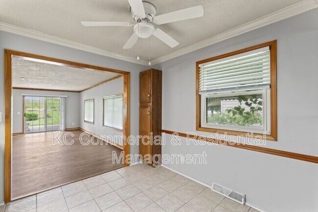 Building Photo - 7809 NE San Rafael Dr