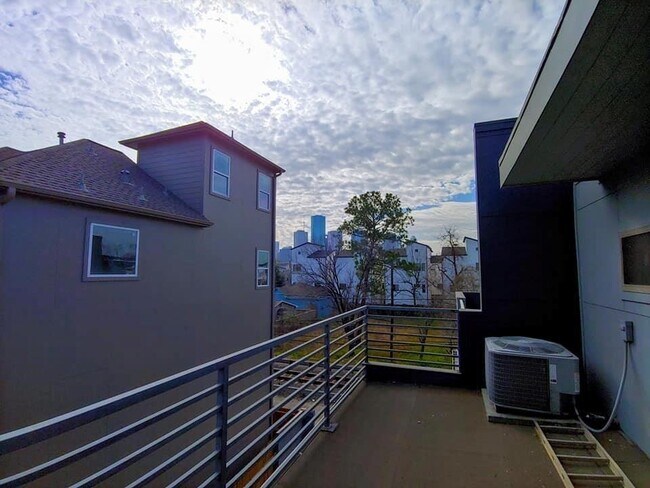 Building Photo - 1708 Winter St