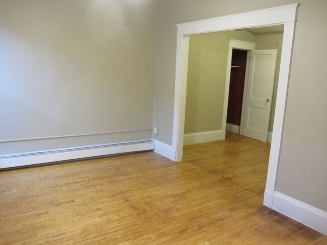 Building Photo - 32 Alfred St