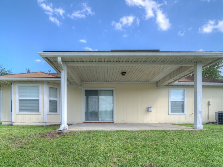 Building Photo - 13904 Fish Eagle Dr E