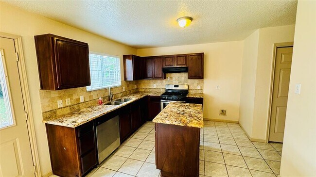 Building Photo - 15128 Elstree Dr