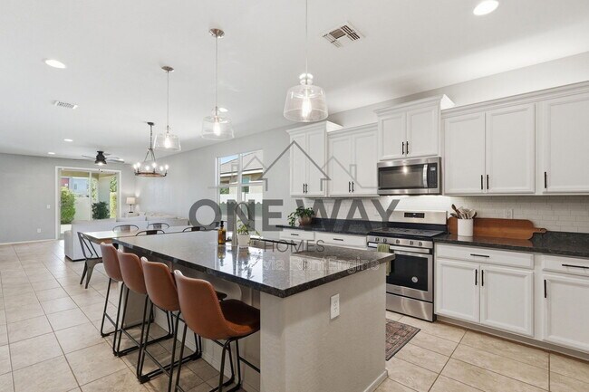 Building Photo - 9854 Thatcher Ave