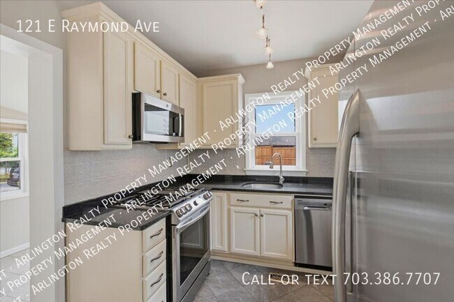 Building Photo - 121 E Raymond Ave