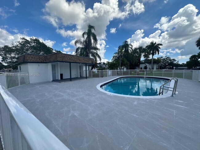 Building Photo - 7215 SW 94th Pl