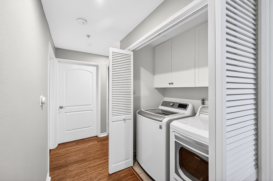 Building Photo - 629 Traction Ave