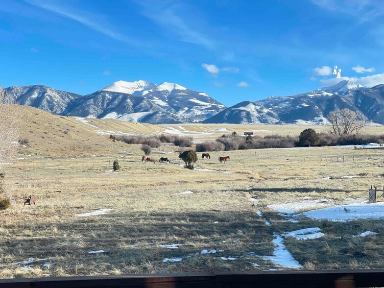 Building Photo - 17 Manley Ln