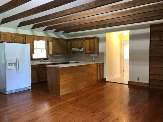 Building Photo - Lake Front 2-Bedroom Home on Beautiful Lake Wylie with a Dock and Boat Lift