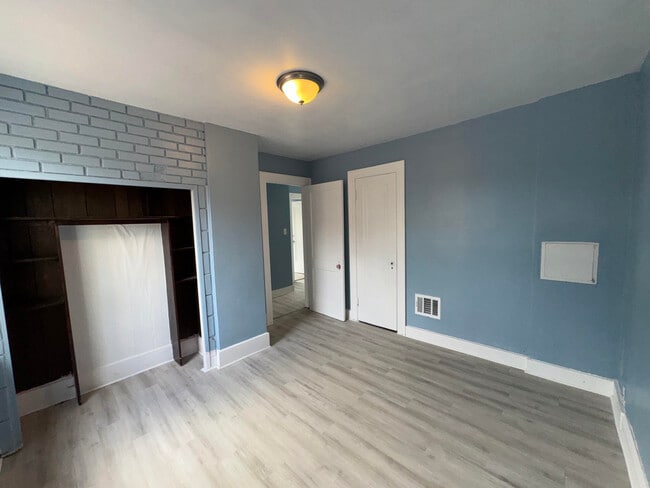 Building Photo - 14289 Linnhurst St
