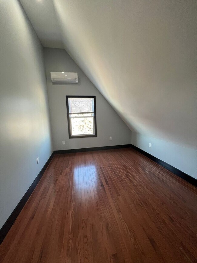 Building Photo - 306 Exchange