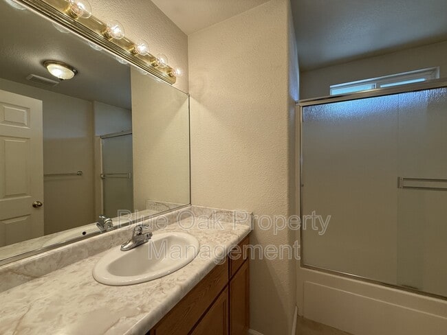 Building Photo - 592 E 5th Ave