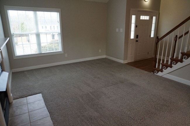 Building Photo - 3 Bedroom 2.5 Bathroom home located in Rogers Farm in Hubert!