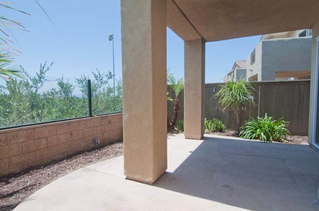Building Photo - 758 Callecita Aquilla Sur