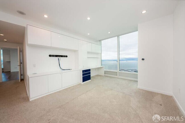 Building Photo - 425 1st St