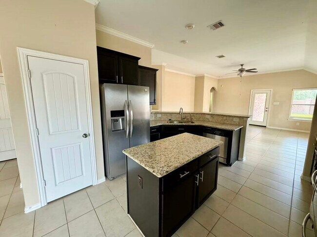 Building Photo - 11015 Walts Run Ln