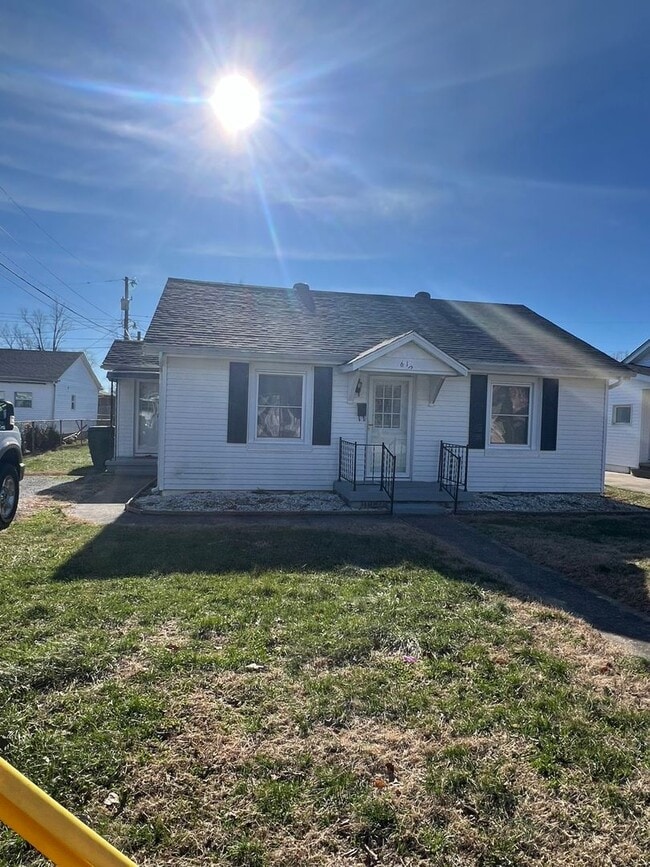 Building Photo - 2 bed, 1 bath home in a quiet neighborhood