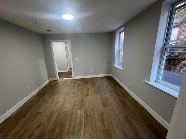 Building Photo - 434 W SIDE Ave