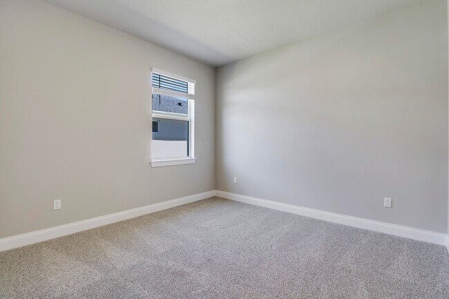 Building Photo - 8990 Dahlia Cir