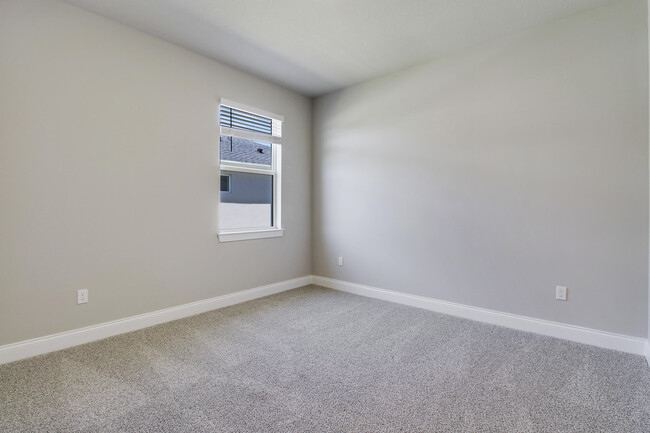 Building Photo - 8990 Dahlia Cir