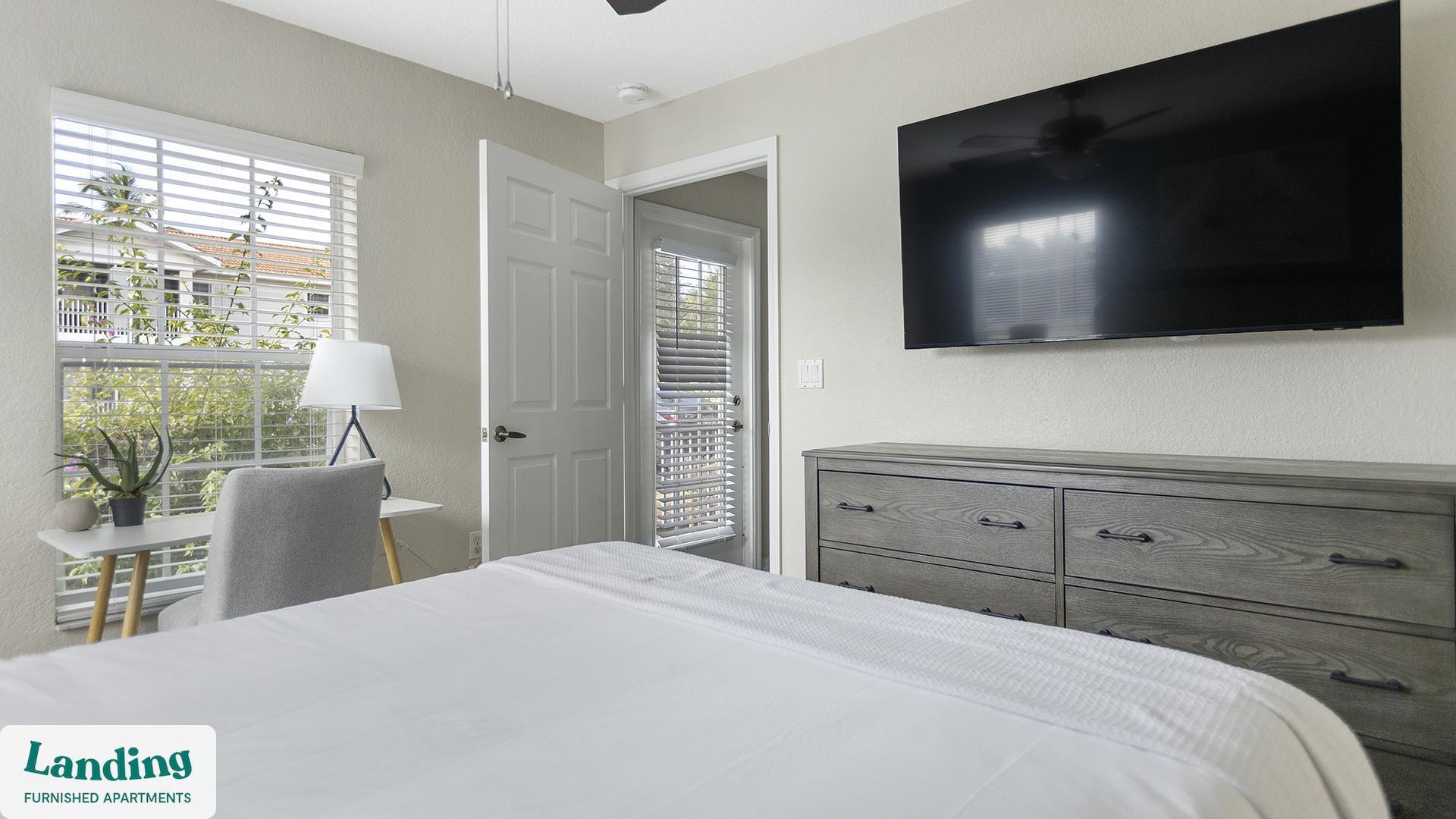 Building Photo - 3695 Island Club Dr