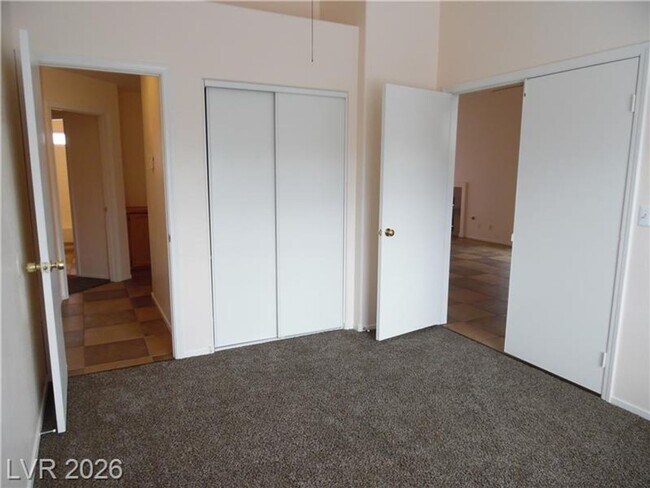Building Photo - ONE STORY - 2 BEDROOM WITH 2 CAR GARAGE