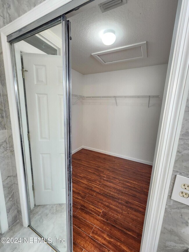 Building Photo - 4432 Summer Walk Ct