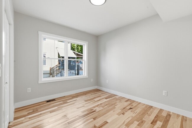 Building Photo - 71 Dewey St
