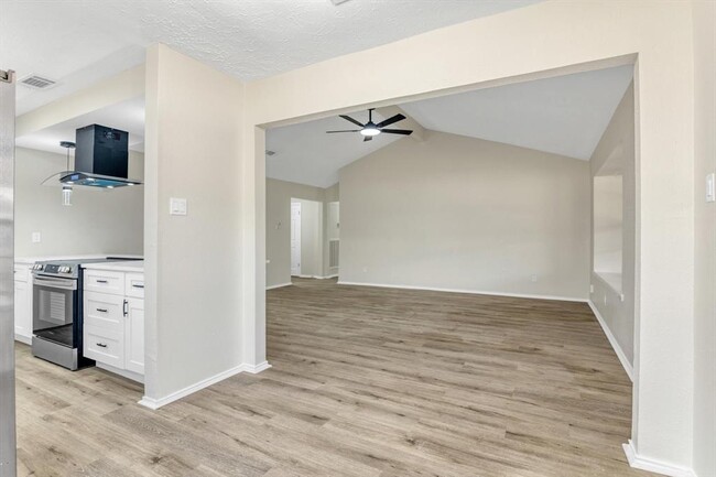 Building Photo - 9611 Camrose Ct