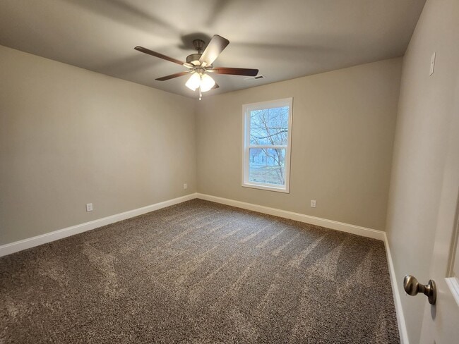 Building Photo - 5 Bedroom 2 Bathroom Home for Rent close t...