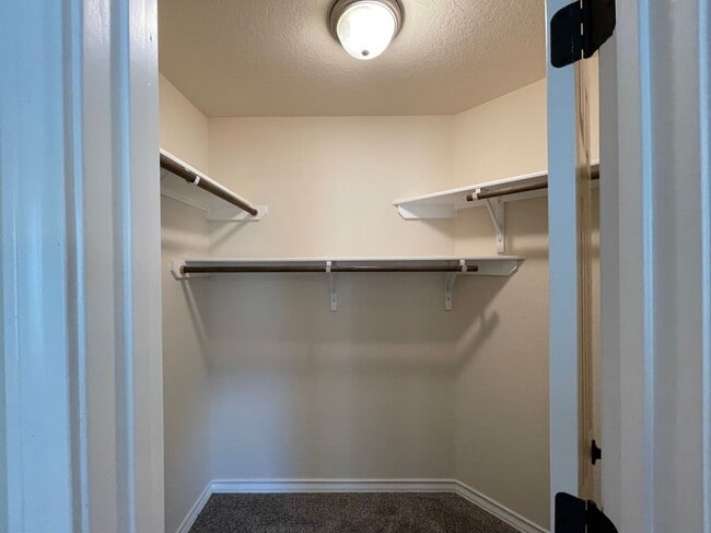 Building Photo - Town home for rent