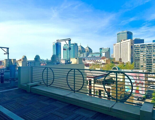 Building Photo - Turn Key Furnished 1 BR, 1 BA with Secure ...