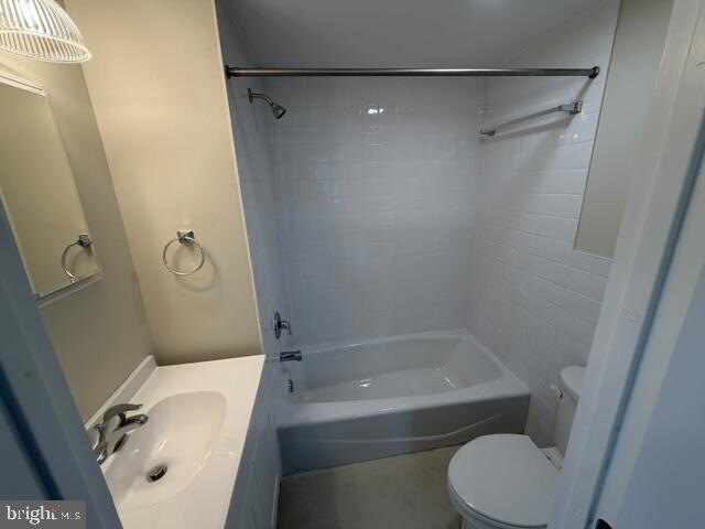 Building Photo - 271B Redwood Dr