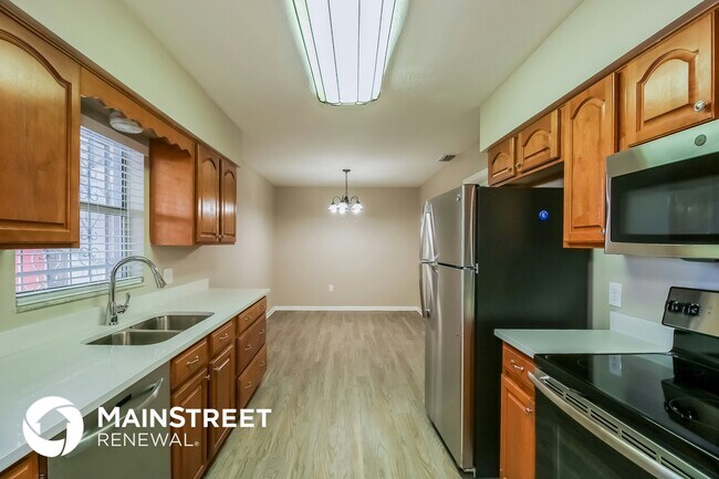 Building Photo - 804 Greenbriar Dr