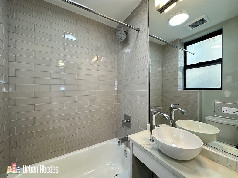 Building Photo - 515 W Belmont Ave