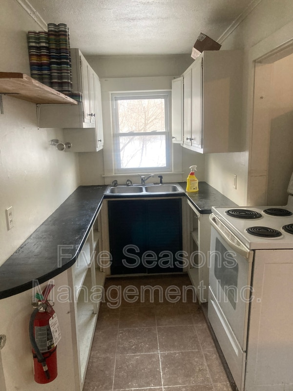 Building Photo - 366 Riverside Ave