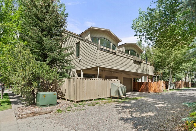 Building Photo - 123 W Hyman Ave