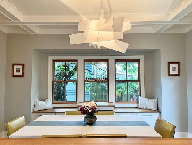 Building Photo - 3029 19th Ave S