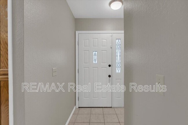 Building Photo - 5 Yates Ln