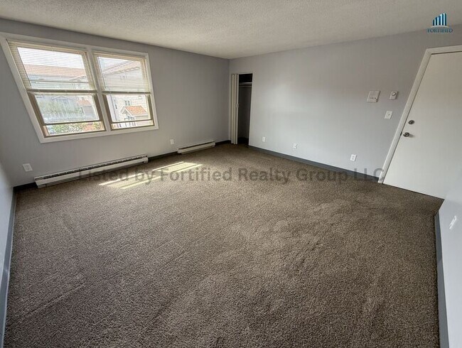 Building Photo - 380 Buffinton St
