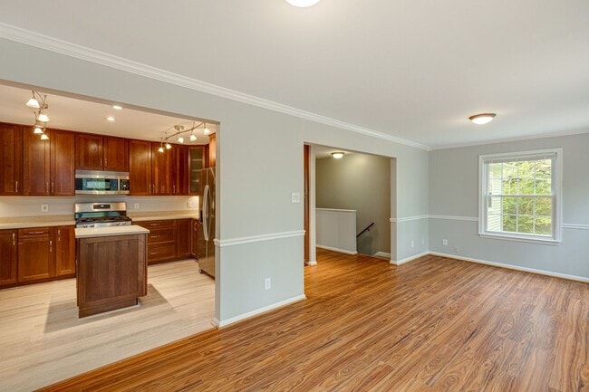 Building Photo - 3303 Spring Lake Ct