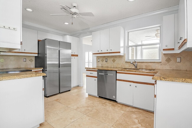 Building Photo - 1011 Siena Oaks Cir E