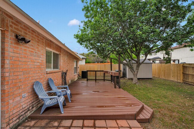 Building Photo - Charming 3 Bed 2.5 Bath Home with Solar Panels!