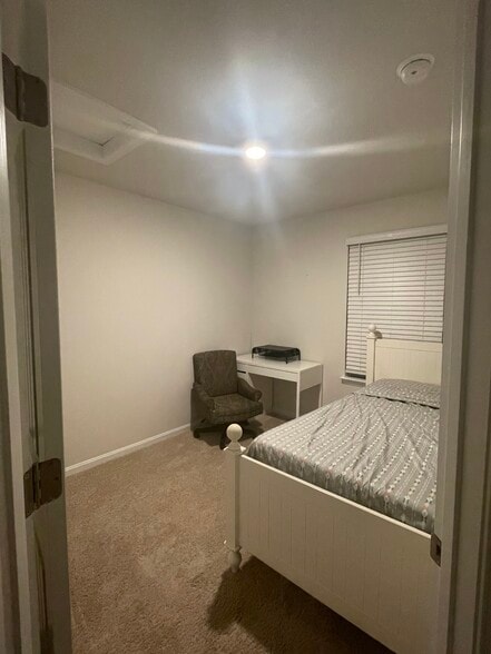 Room 2 furnished - 114 Willowtree Ln