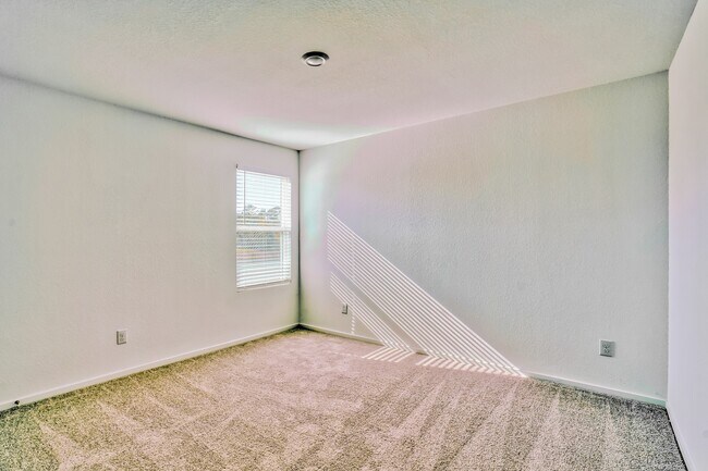 Building Photo - 732 Magnolia Creek Dr