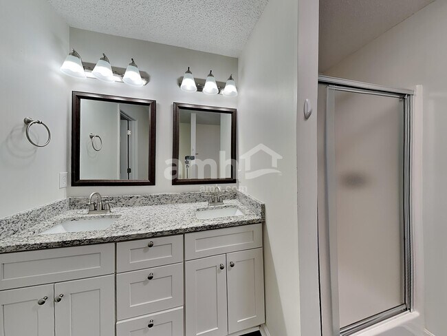 Building Photo - 2112 Coral Berry Ln